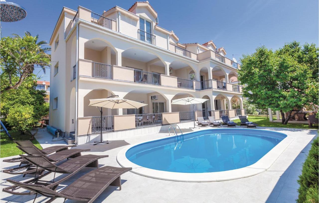Lovely Apartment In Kastel Stafilic With Jacuzzi Kaštela Exterior foto