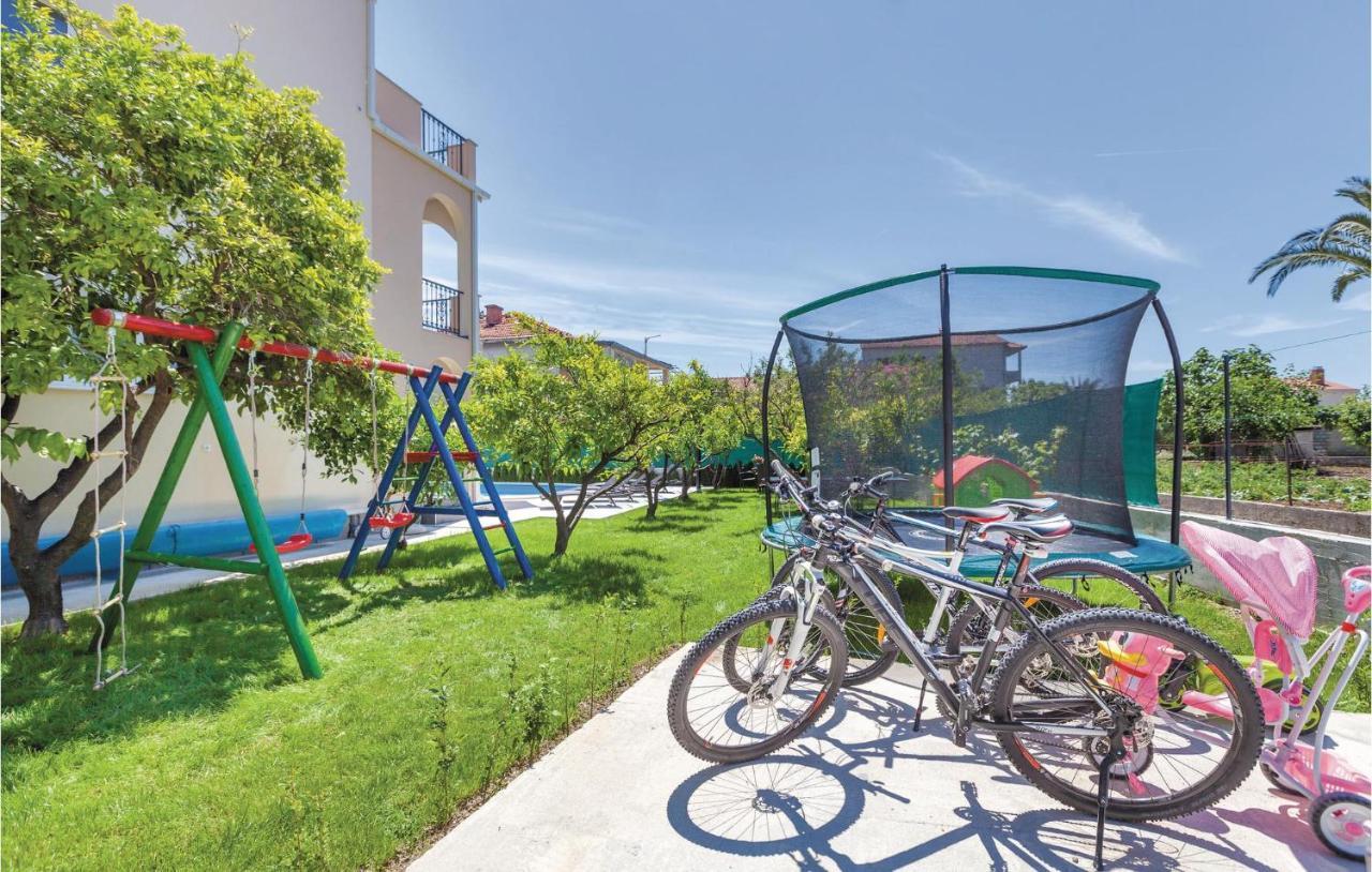 Lovely Apartment In Kastel Stafilic With Jacuzzi Kaštela Exterior foto