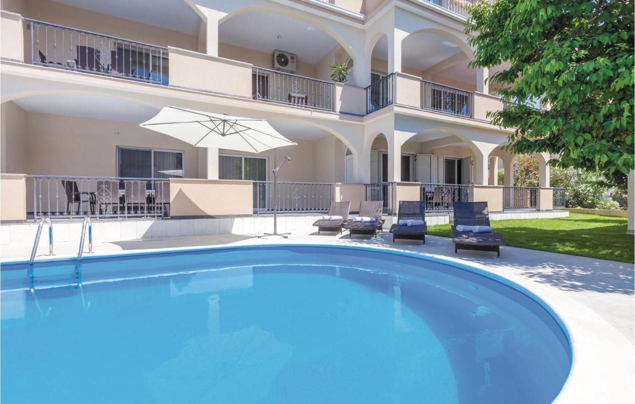 Lovely Apartment In Kastel Stafilic With Jacuzzi Kaštela Exterior foto