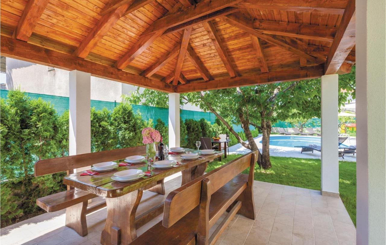 Lovely Apartment In Kastel Stafilic With Jacuzzi Kaštela Exterior foto