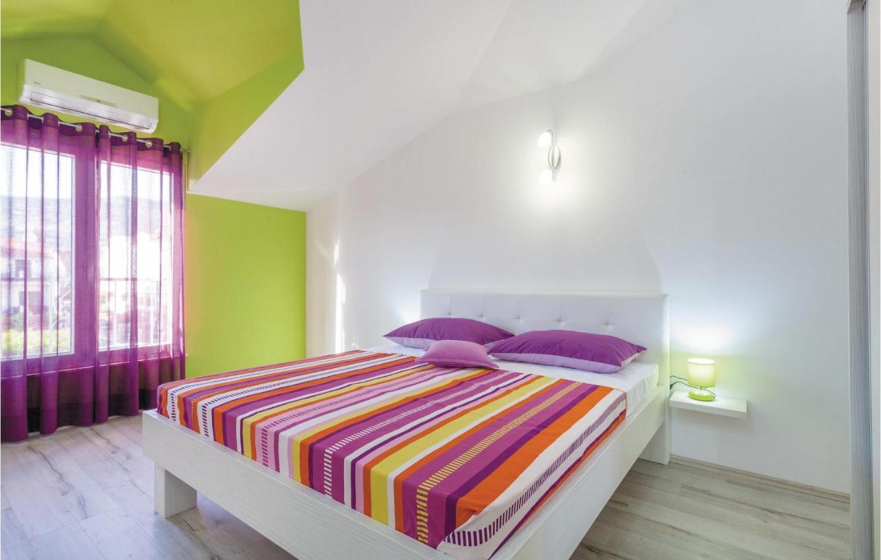 Lovely Apartment In Kastel Stafilic With Jacuzzi Kaštela Exterior foto
