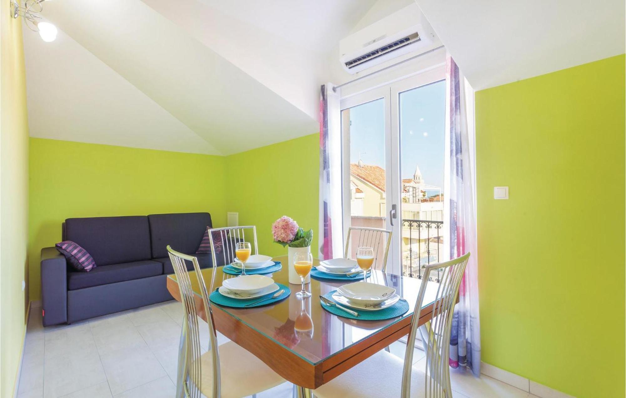 Lovely Apartment In Kastel Stafilic With Jacuzzi Kaštela Exterior foto